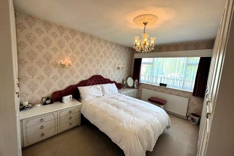 3 bedroom detached house for sale, Staines Road, Bedfont, TW14