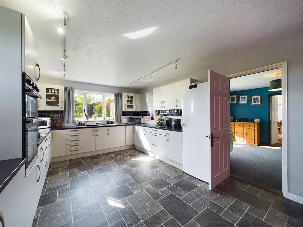 Kitchen Alt