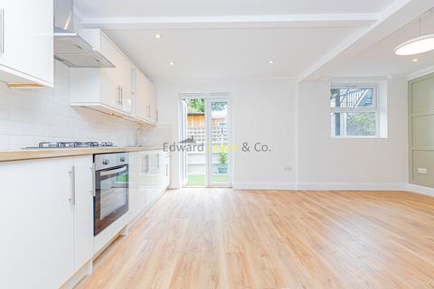 4 bedroom flat to rent, Brooke Road, London N16