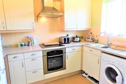 2 bedroom flat to rent, Oxton Close, Colchester CO5