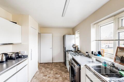 48 Warren Drive, Crawley, RH11 0DW