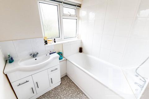 48 Warren Drive, Crawley, RH11 0DW