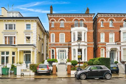 3 bedroom flat to rent, Lambolle Road, London, NW3