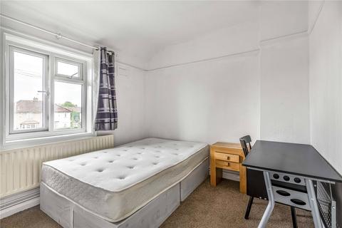 3 bedroom semi-detached house to rent, Winchcomb Gardens, Eltham, SE9