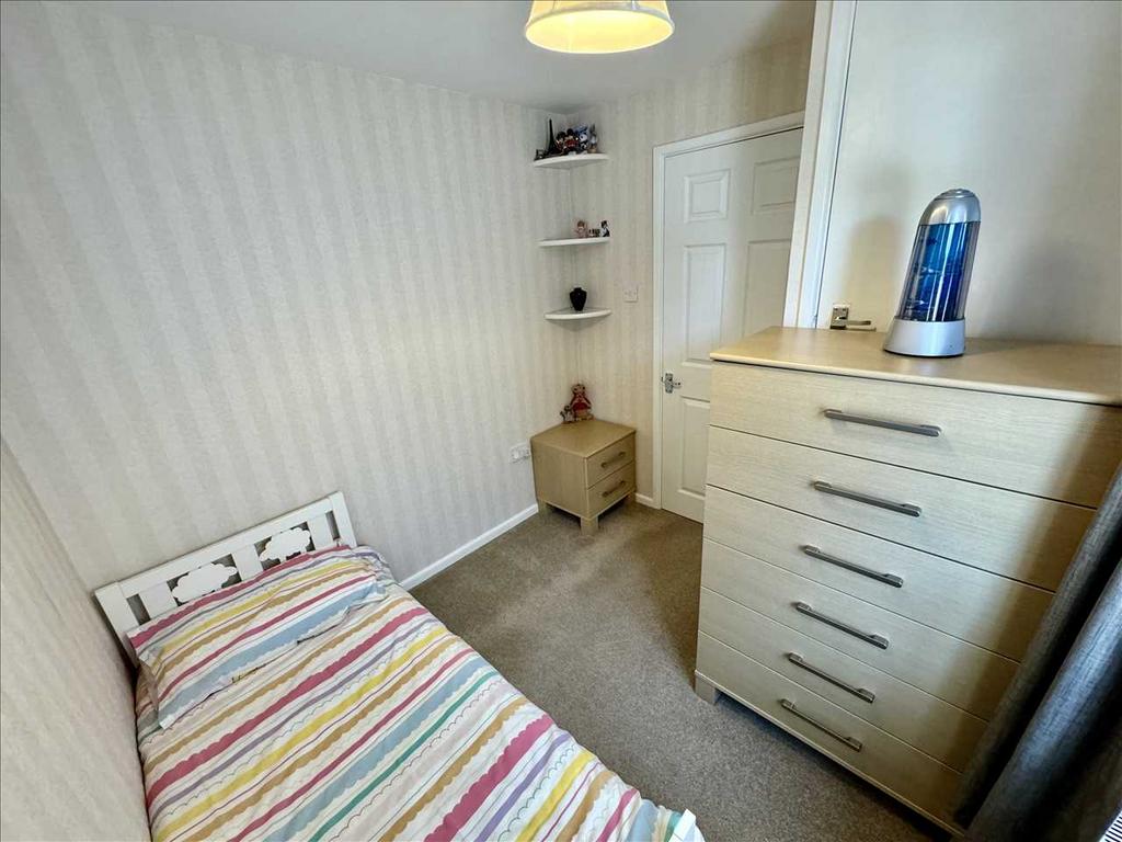 BEDROOM   3   (Side)