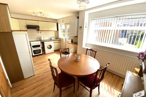 3 bedroom townhouse for sale, 20 Dryclough Walk, Royton