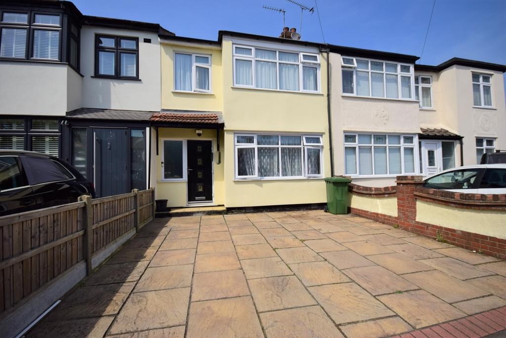 Laburnum Avenue, Hornchurch, RM12 3 bed terraced house to rent £2,250 pcm (£519 pw)