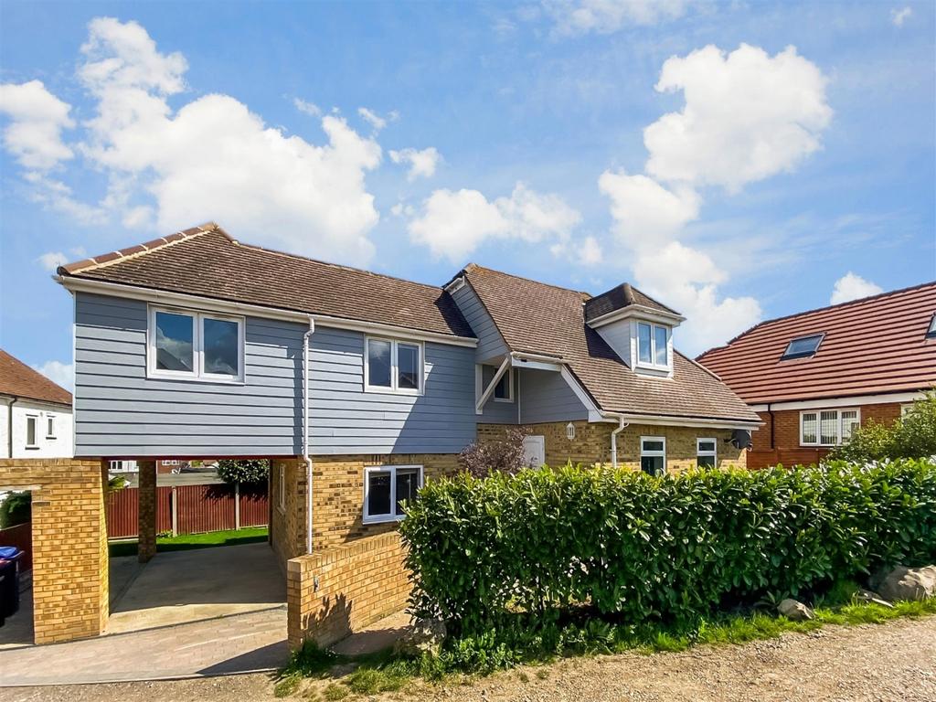 Gordon Road, Whitstable CT5 3 bed detached house £1,800 pcm (£415 pw)