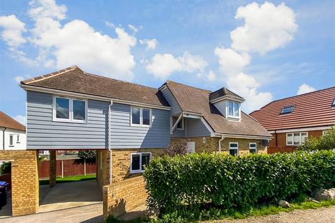 3 bedroom detached house to rent, Gordon Road, Whitstable CT5