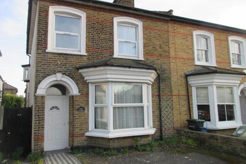 4 bedroom semi-detached house to rent, Cambridge Road, Southend On Sea
