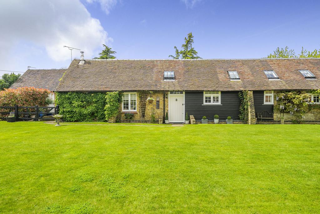Well Lane, Ospringe, ME13 3 bed barn conversion for sale £695,000