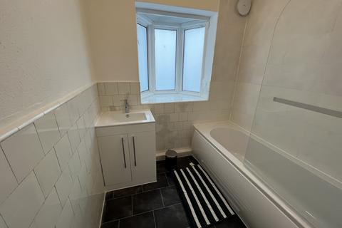 1 bedroom in a house share to rent, Kendal Road, London NW10