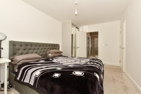 2 bedroom flat for sale, Eastern Avenue, Western Cross, Ebbsfleet Valley, Kent