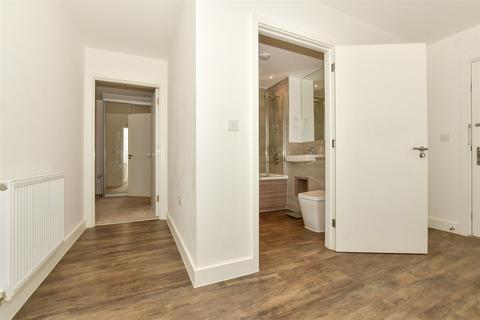 2 bedroom flat for sale, Eastern Avenue, Western Cross, Ebbsfleet Valley, Kent