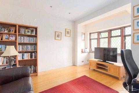 5 bedroom detached house to rent, Rayburn Road, Hornchurch, Hornchurch