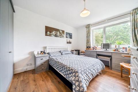 Flat 3, Cameron Court Princes Way, London, SW19 6QY