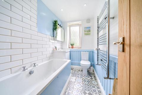 Flat 3, Cameron Court Princes Way, London, SW19 6QY