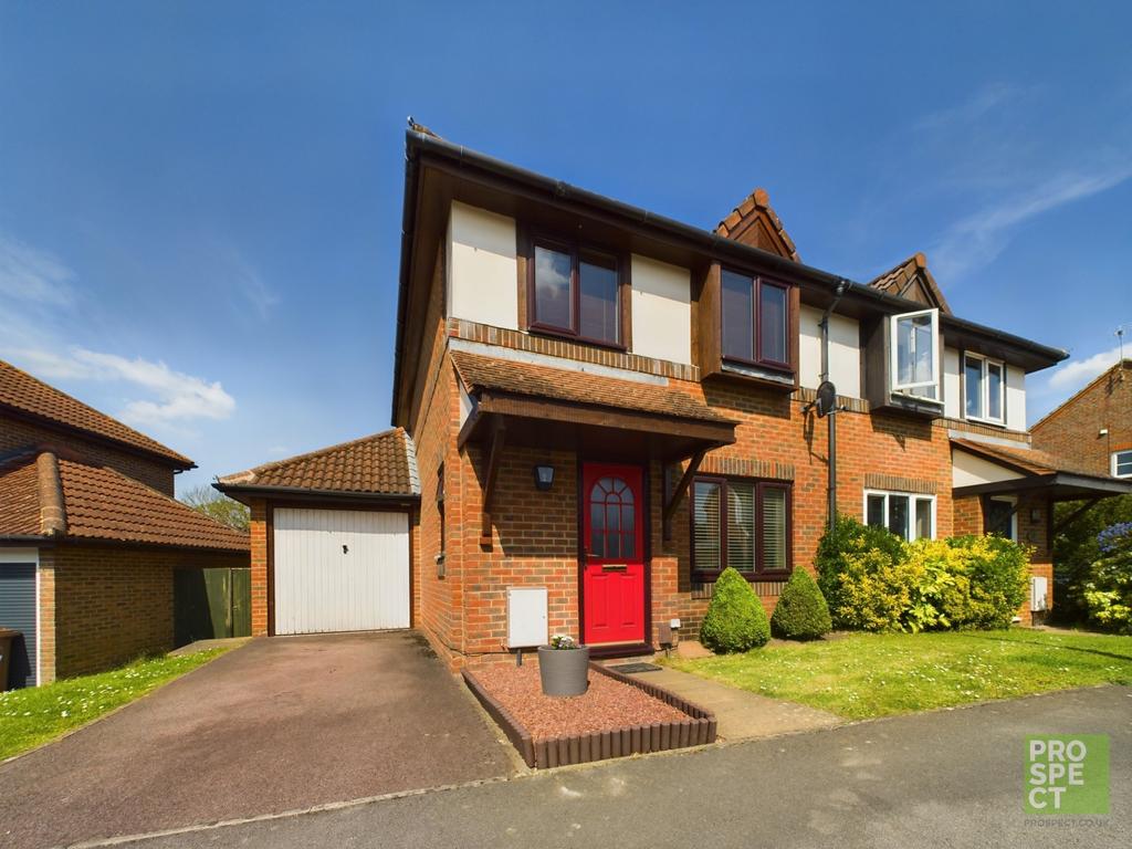 Mareshall Avenue, Warfield... 3 bed semidetached house for sale £450,000