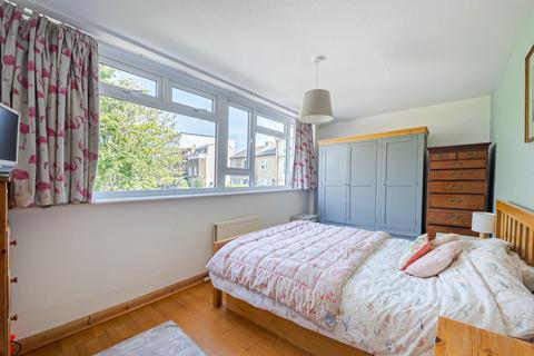 3 bedroom flat for sale, Chatham Road, London SW11