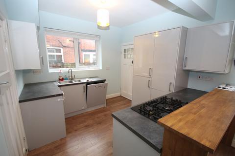 3 bedroom semi-detached house to rent, Hillingdon Road, Stretford, M32 8PH
