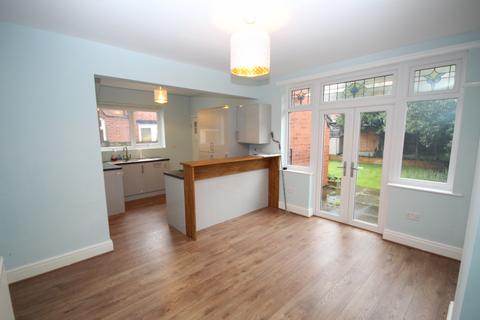 3 bedroom semi-detached house to rent, Hillingdon Road, Stretford, M32 8PH