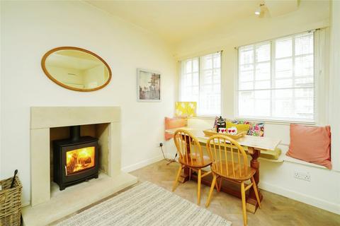 10 George Yard, Burford, OX18 4QN