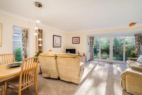 8 Foxfield Close, Northwood, HA6 3NU