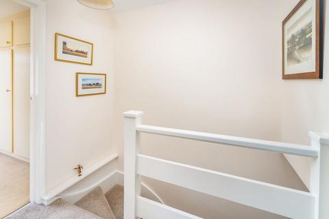 8 Foxfield Close, Northwood, HA6 3NU