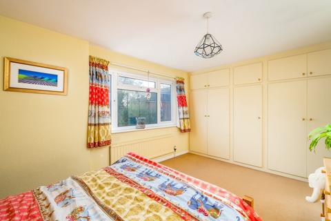 8 Foxfield Close, Northwood, HA6 3NU