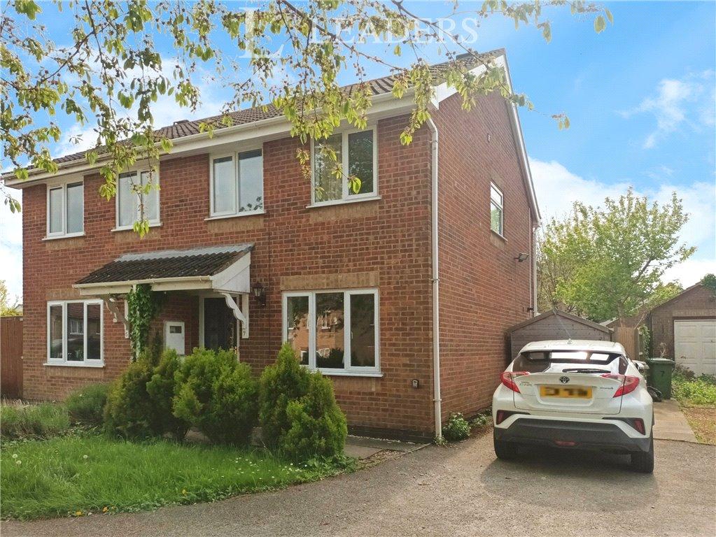Redwing Close, Oakham, Rutland 3 bed semidetached house for sale £