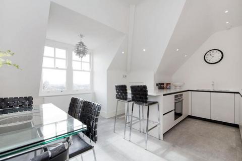 3 bedroom flat to rent, Lyndhurst Road Hampstead NW3