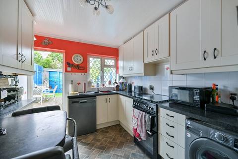 3 bedroom terraced house to rent, Charminster Road, Worcester Park, KT4