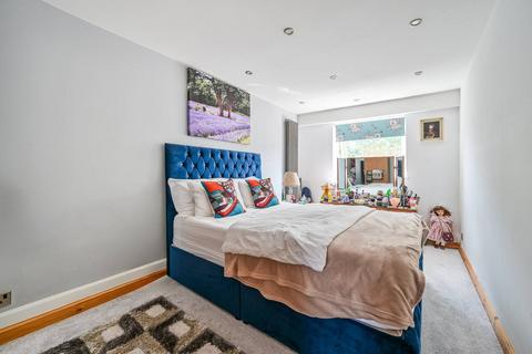 3 bedroom maisonette for sale, Wentworth Crescent SE15, Peckham, London, SE15