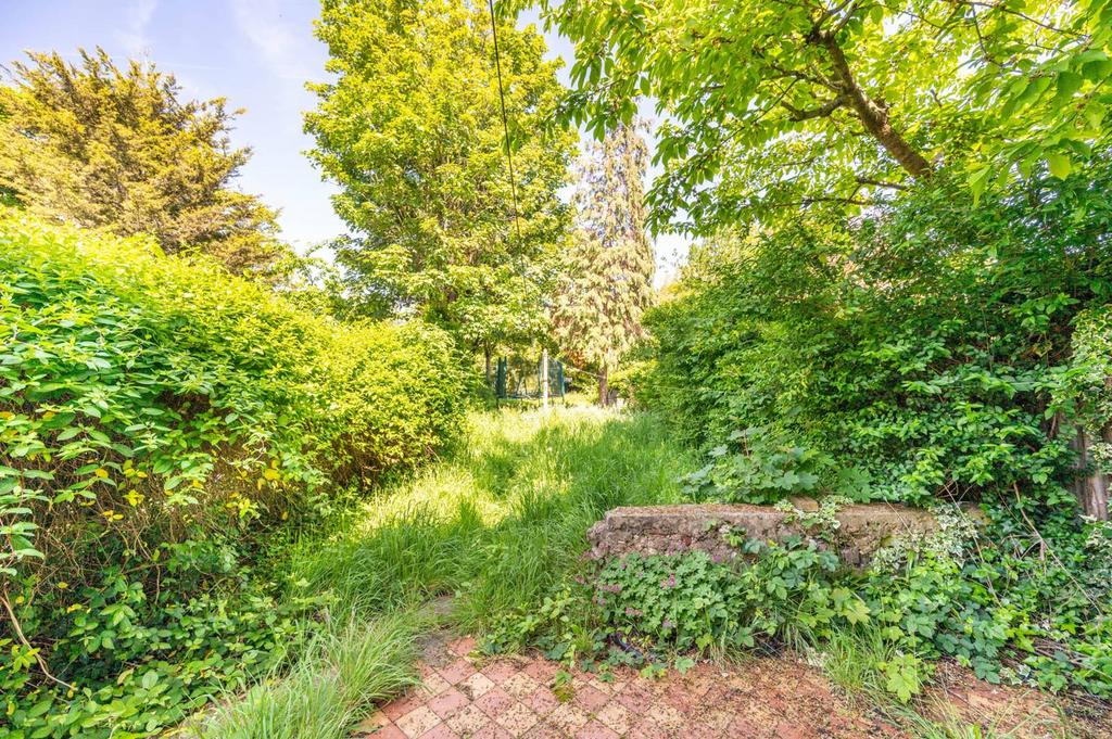 EARLHAM GROVE, Forest Gate, London, E7 2 bed flat for sale £450,000