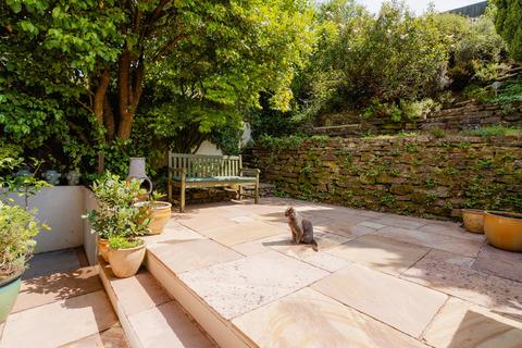84 Queen Elizabeth Drive, Crediton, EX17 2EJ