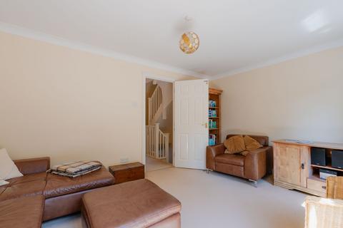 84 Queen Elizabeth Drive, Crediton, EX17 2EJ