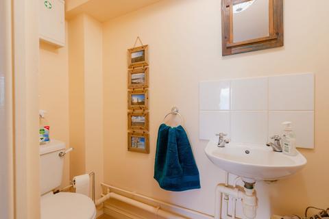 84 Queen Elizabeth Drive, Crediton, EX17 2EJ