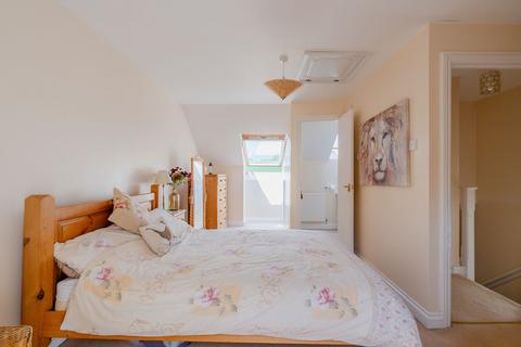 84 Queen Elizabeth Drive, Crediton, EX17 2EJ
