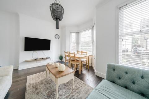 1 bedroom flat for sale, West Street, Bromley