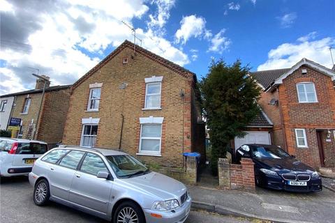 1 bedroom in a house share to rent, Kings Road, Egham, Surrey, TW20