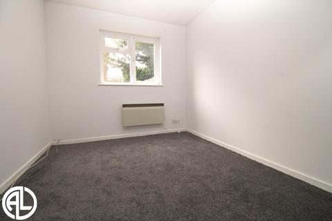 1 bedroom flat for sale, Swift Close, Letchworth Garden City, SG6 4LL