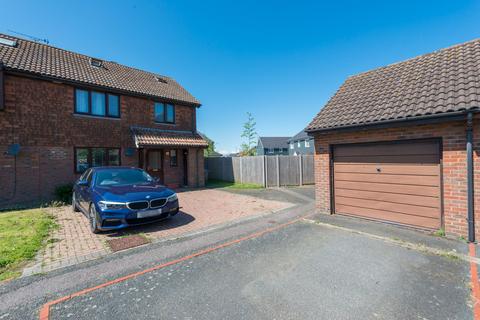 4 bedroom terraced house for sale, Esmonde Drive, Manston, CT12