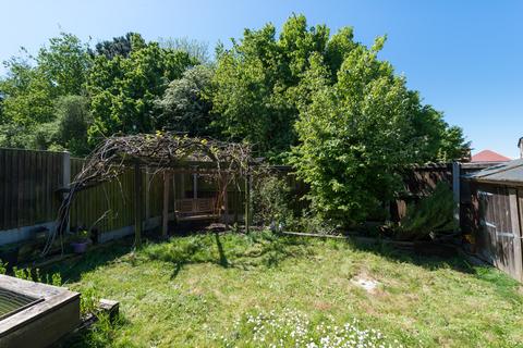 11 Esmonde Drive, Manston, Ramsgate, CT12 5LY