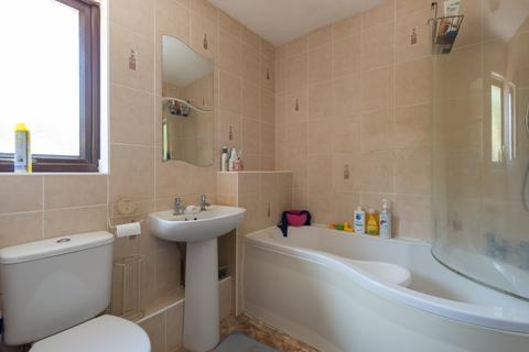 11 Esmonde Drive, Manston, Ramsgate, CT12 5LY