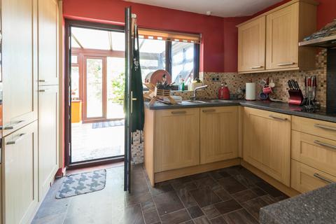11 Esmonde Drive, Manston, Ramsgate, CT12 5LY