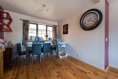 11 Esmonde Drive, Manston, Ramsgate, CT12 5LY