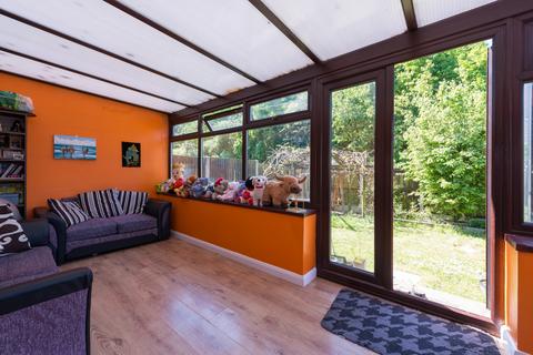 11 Esmonde Drive, Manston, Ramsgate, CT12 5LY