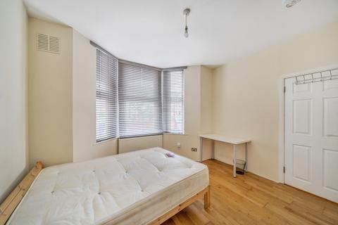 Studio to rent, Furness Road London NW10