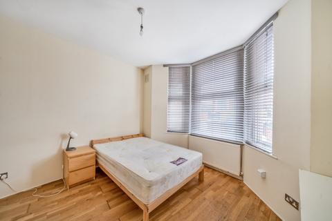 Studio to rent, Furness Road London NW10