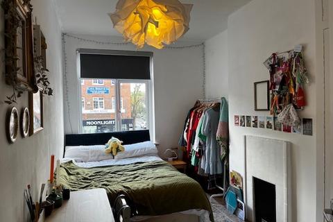 2 bedroom flat for sale, Central Road, Worcester Park KT4
